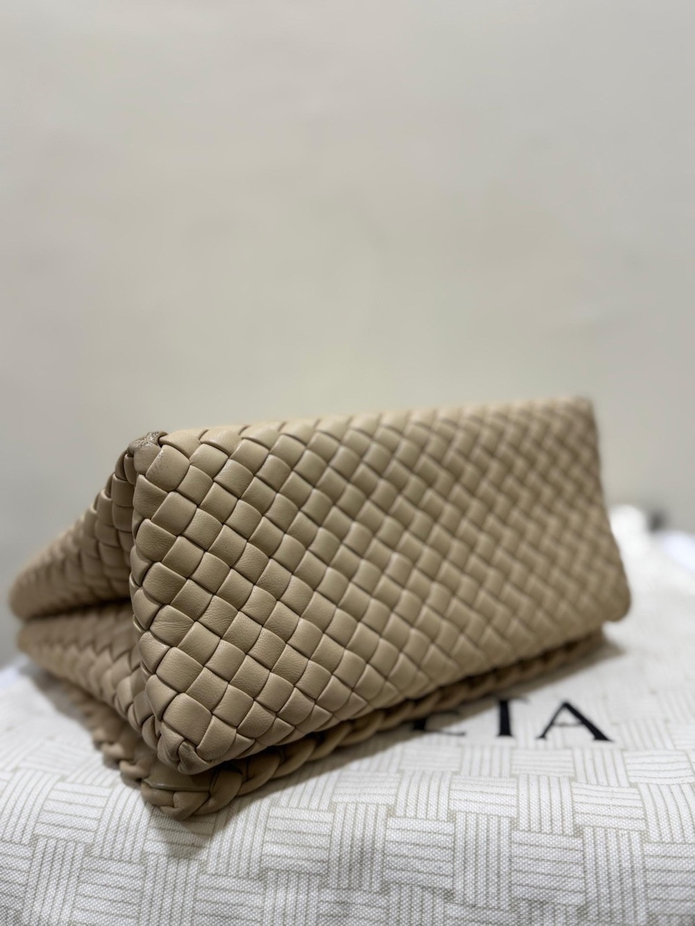 BOTTEGA VENETA Nappa Intrecciato Patti Top Handle Bag - Cream - Picture 9 of 15
